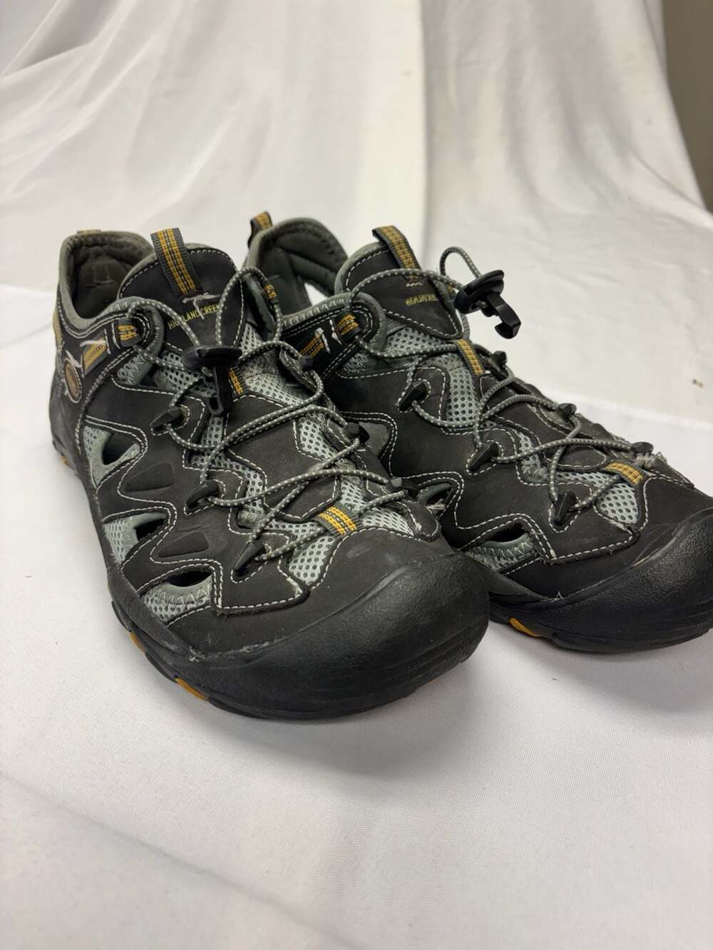 Highland Creek Riptide 2 Size 11 Black Leather Closed Toe Sandals